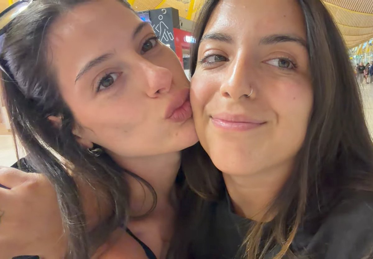 withsofili's tweet photo. sigo sensible por el final del vídeo, que hermoso viaje hicieron y que lindo verlas disfrutar 😭 https://t.co/wfUC5JEqxf