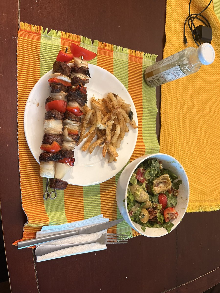 csurubio's tweet photo. #Lazy? no. #Hungry ? Yes soil yourself, even if you live alone. Don’t eat junk. This is what God meant to say: He who works will eat the fruits of their labor. God bless your soul and heart. #Talented, #Foodie #NutritiousFood #SpoilYourself #ChristIsLabour #LabourIsFruitful 🥰❤️ https://t.co/NIcKM9biGj
