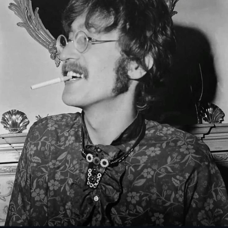 hyunlixmpreg's tweet photo. John Lennon look alike contest in my bed #asap https://t.co/vcBCFJhYZo