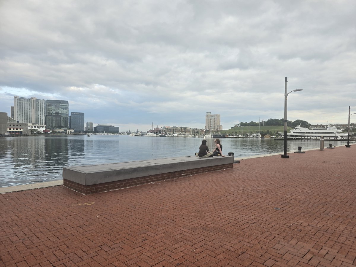 ArieliteStar's tweet photo. Because I didnt get to go to the VGC regionals cuz im a moron, I decided to take the scenic route back to my car. Inner harbor does look pretty nice~ https://t.co/fKETgD1xz1