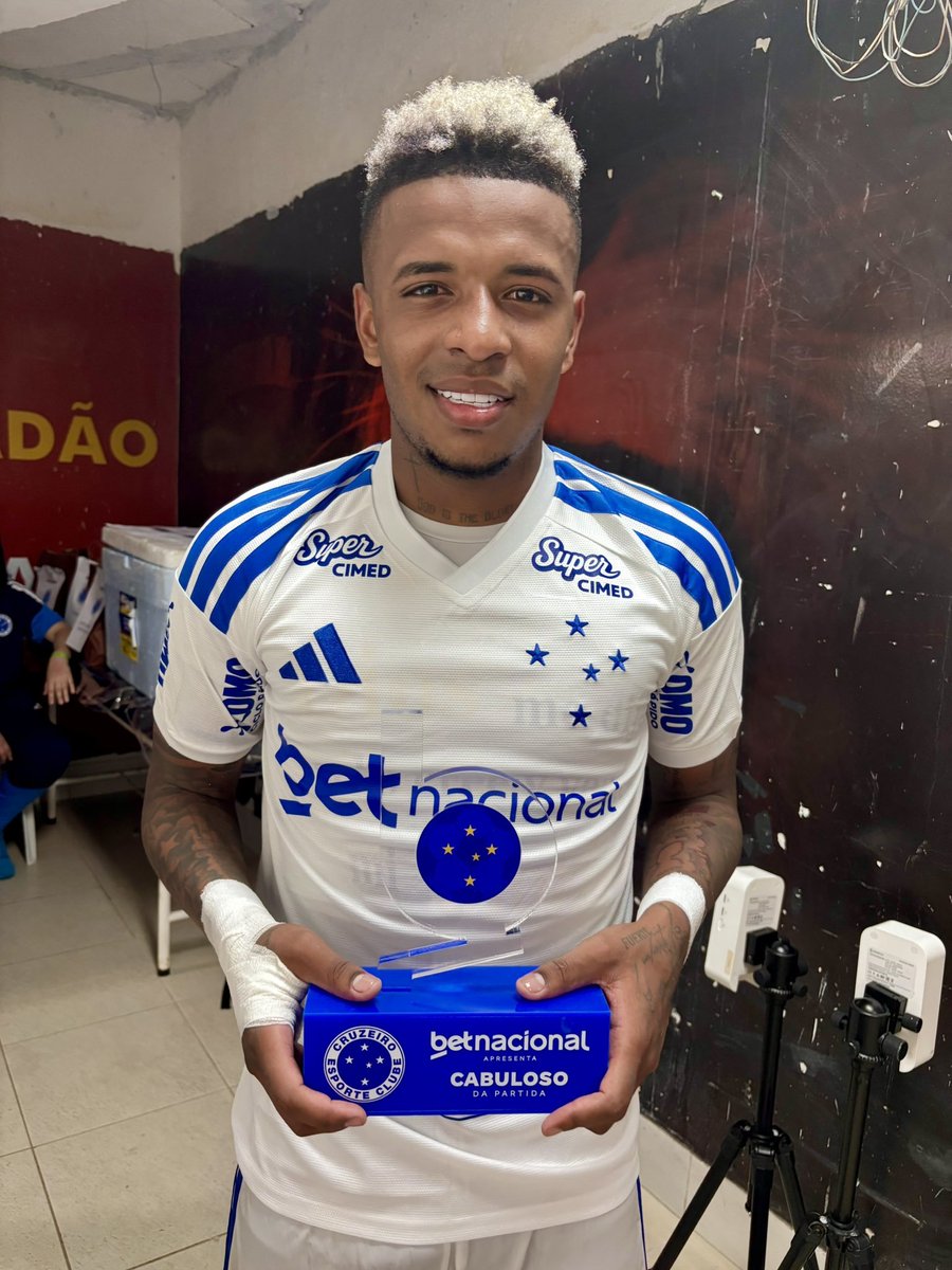 vtv_ecuador's tweet photo. #Deportes🔝🔥 👌⚽ Con un gol y dos asistencias de 🇪🇨 #KenyArroyo, #Cruzeiro remontó y ganó 3x1 a domicilio a Vitória en el duelo por la fecha 28 del #Brasileirao 🇧🇷.
✅ @Cheche, fue convocado por Marcelo Gallardo para los amistosos de 🇪🇨 y terminó siendo el #MVP de su equipo. https://t.co/QbussE3mhJ