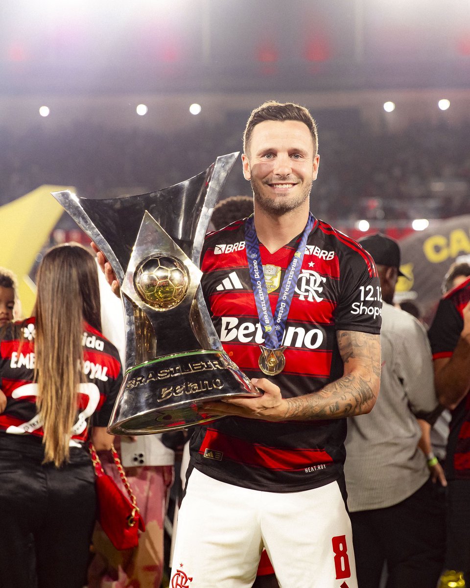 OficialSala12's tweet photo. 🗣 Saúl após o 1° jogo como titular do Flamengo em 4 meses:

"Tava um pouco nervoso, queria mostrar pras pessoas que podiam contar comigo. Eu trabalho sempre, pra estar preparado.

É foda. É fodido não jogar. Quando o treinador não confia muito. Mas a gente tem que continuar trabalhando. Hoje tive a oportunidade de jogar e a equipe fez um jogo muito sério, 3 pontos realmente muito bons."