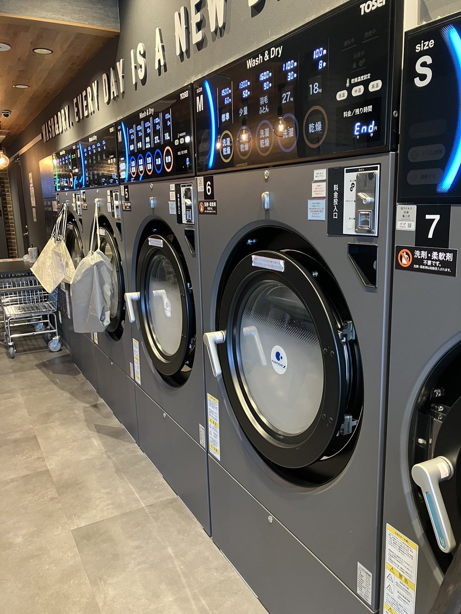 dsquare_laundry's tweet photo. おはランドリー♪
東京の天気は雨🌧️
本日は敬老の日
社会に尽くしてきた老人を敬愛し��長寿を祝う日。
おじいさん、おばあさんに感謝の気持ちを伝え、お祝いをする日として定着したそうです😚

本日もよろしくお願いします！

#コインランドリー
#富ヶ谷
#Dstylegroup 
#Dsquarelaundry
#敬老の日 https://t.co/fF86NYSvXI