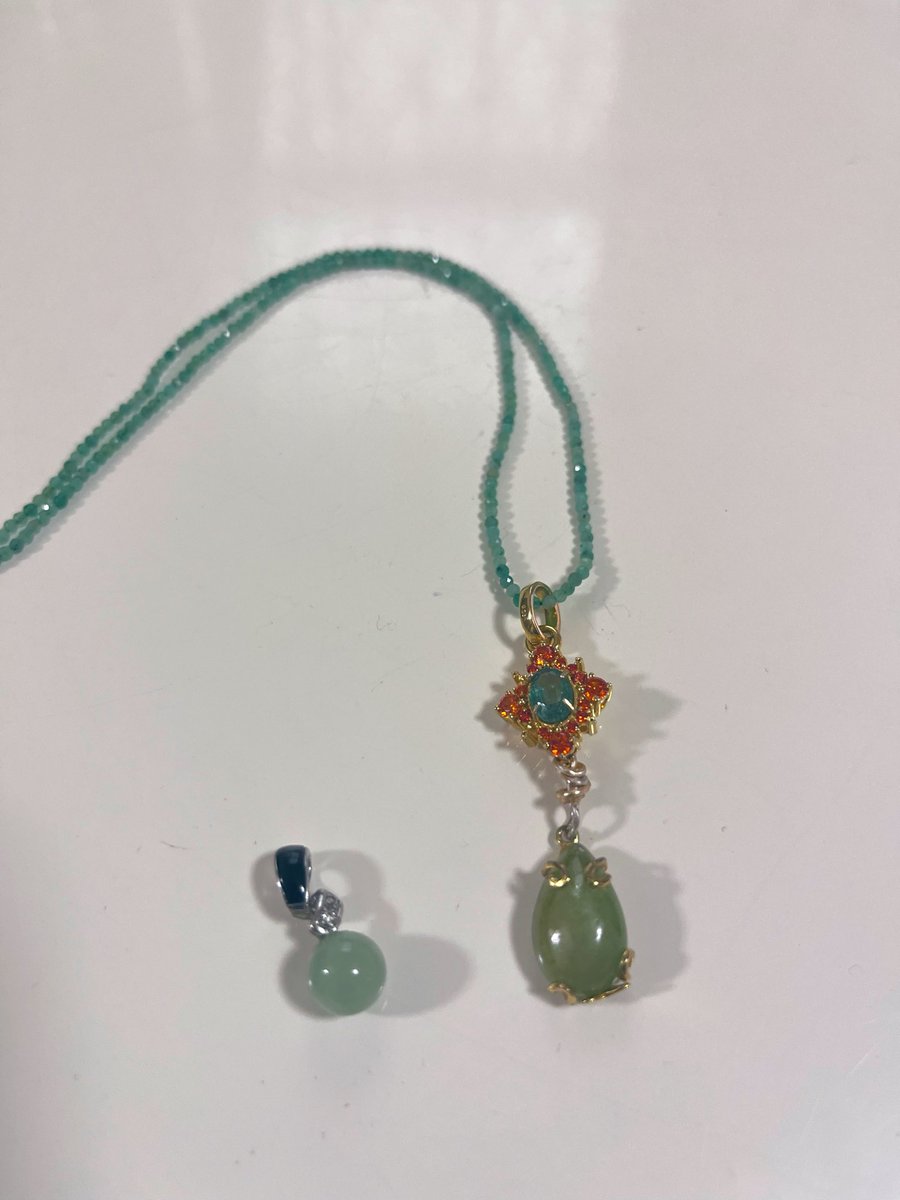 Rie_niwa's tweet photo. まぎらわしい
左)翡翠@mineralhime 

右上)カイヤナイト@otagiri__ 

右下)カイヤナイト💧@1001stones 

1.5mmエメラルドビーズ

敬老の日用に保育園特製の
写真立てを渡されキョトン
嫁はいつもお母さんと呼ぶし
誰？と思ってしまった
孫嫁に開口一番、姑93偉い🦯

「今よ、子育て中に貯めておけ」 https://t.co/wl6SC8kZzs