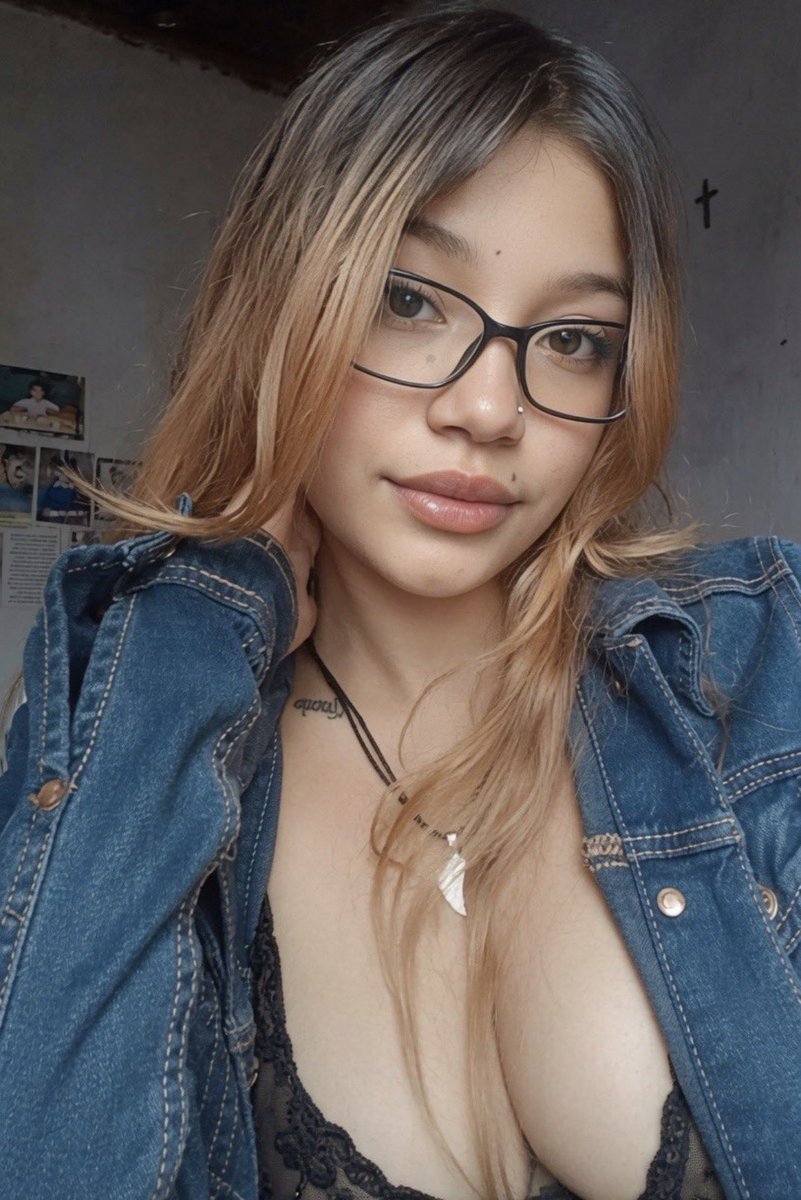 NaadiaGali's tweet photo. Lindo domingo ✨ que opinan de mis lentes ? 🤓 https://t.co/3nJKxrIcze