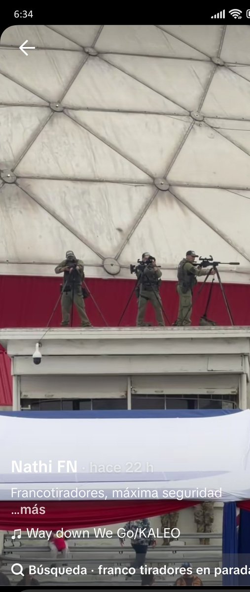 Nostromo9999's tweet photo. Me llama profundamente la atención que el @Ejercito_Chile se preste para el Show de Kast, se supone que son una institución seria, cómo van a ubicar Francotiradores a la vista de todo el mundo...?!! 🤦 https://t.co/ZiLt8bg8LU