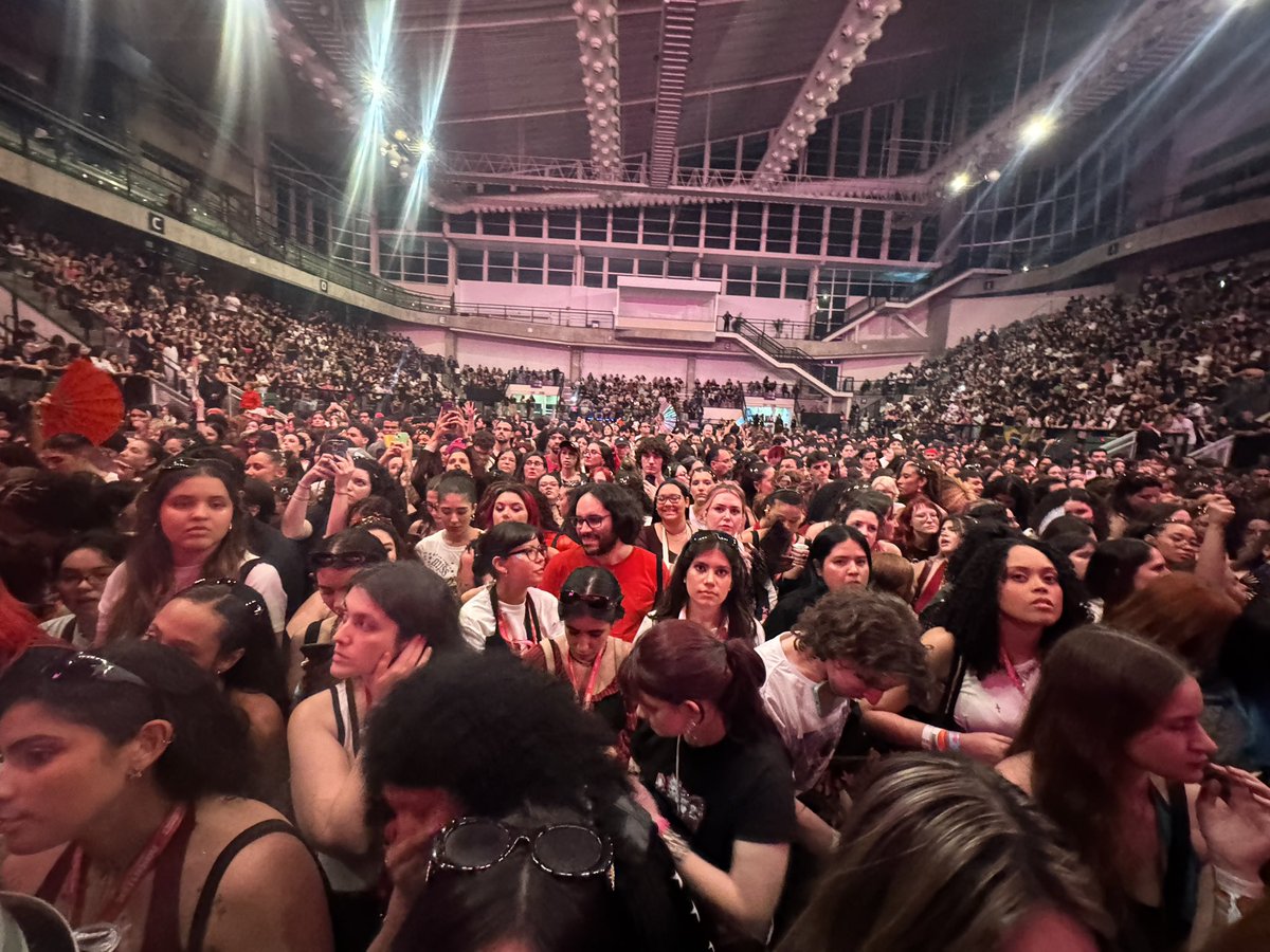 lrhsources's tweet photo. Packed house for 5SOS tonight! 🥹

#BeloHorizonteIsAStar #EASBeloHorizonte #EASTour https://t.co/pgPxDrAhWg