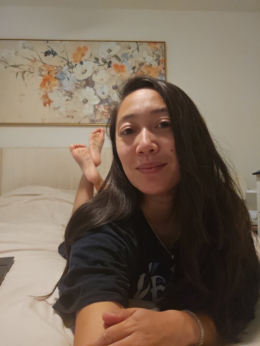 queenasiananna's tweet photo. it's been so long, but i can't stay away... neither can you...

feet - soles - toes https://t.co/NsD7hDtRjB