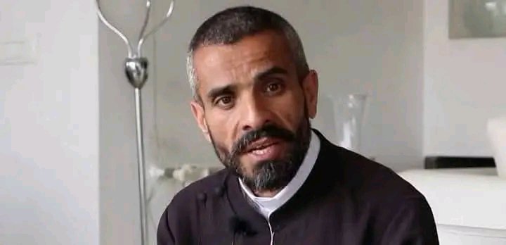UcheMaryOkoli's tweet photo. The Muslim Boy Who Listened To Mass Through A Church Window Is Now A Priest.

Have you heard about Fr. Majdi Allawi?
As a boy, he wasn't allowed to attend catechism, so he found another way, he started by cleaning classrooms just to hide under the desks and hear about Jesus.

Years later, the boy who listened from under the desks would stand at the Altar as a Maronite Catholic Priest.

Majdi Allawi grew up in a devout Shia Muslim family in Lebanon, but he went to a Maronite Catholic school. 
Though he wasn't allowed to sit in on the catechism classes, by hiding under the desks he was able to listen to the lessons about Jesus.
The more he heard, the more curious he got. He started reading the Bible and going to Mass.

By 11, he wanted to be Baptized, and his parents were not on board. 
At one point he left home and spent nights on the beach, walk to a little Church in Jbeil and listen to Mass through a window from outside. 
Eventually his parents let him be Baptized.

Even then, he had to wait three more years to receive his First Communion, watching everyone else go up to the Altar while he stayed behind. 
He finally received it at 14.

He faced a lot of criticism for becoming Catholic, but he stuck with it. 
Then, on April 10, 2005, he was Ordained a Maronite Priest; the kid who once listened to Mass from outside a window now stands at the Altar.

He's said it himself: "I met Jesus when I was a little Muslim boy, sitting in at Mass."

It's a reminder that God can start drawing someone long before they know where they're headed. 
A small bit of curiosity can grow into a hunger for truth, and eventually into a whole vocation.

— Nigerian Catholics Unofficial