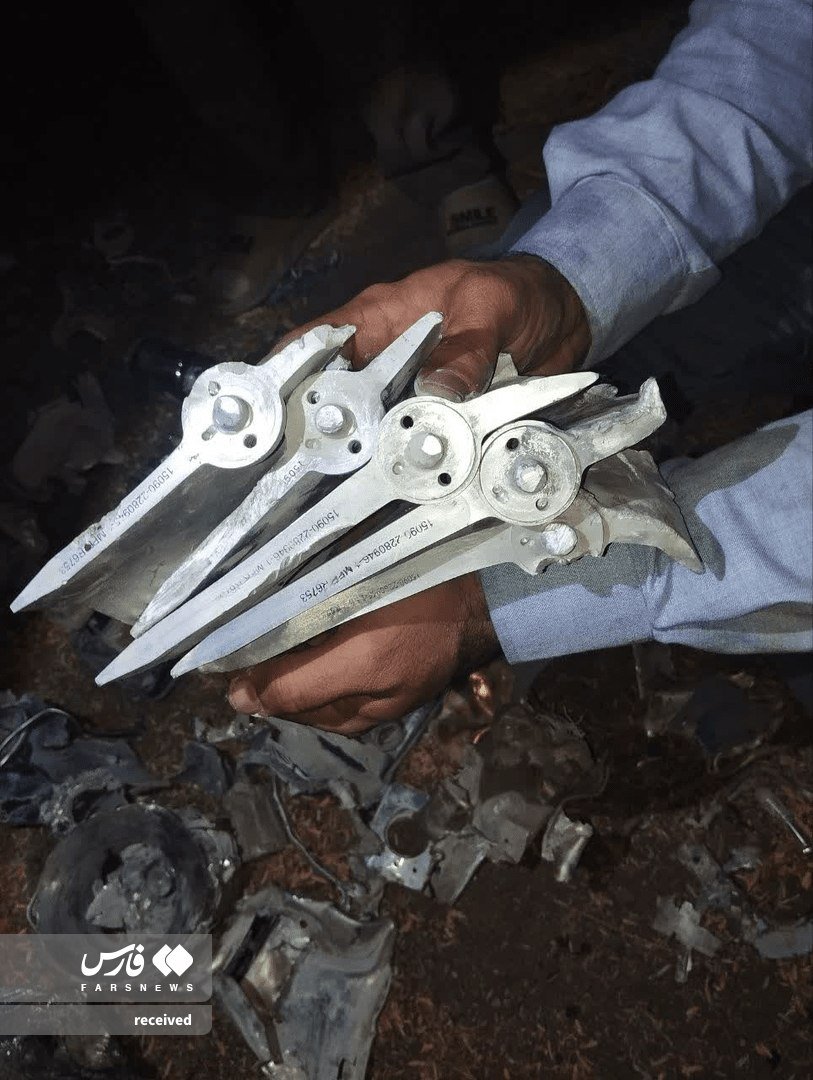 Easybakeovensz's tweet photo. Remnants of a ADM-160 MALD Decoy, produced by Raytheon, reportedly shot down by Iran over the Strait of Hormuz today. https://t.co/vdzD6sLyLp