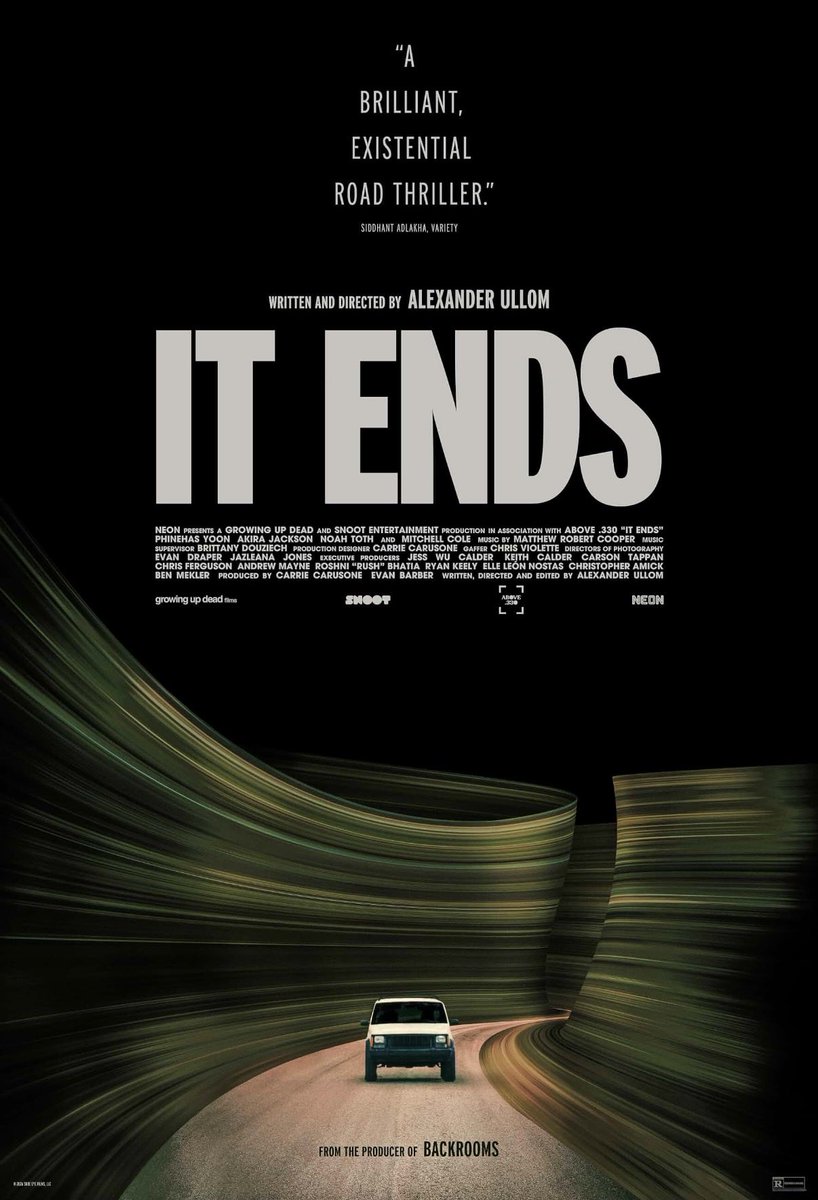 Marcador00's tweet photo. Cuatro amigos descubren un camino infinito, donde detener el auto por más de 90 segundos implica ser perseguidos por extraños, pero la gasolina no se acaba, en ‘It Ends’. Una brillante metáfora de la vida para la generación Z y una gran ópera prima de Alexander Ullom. https://t.co/nNvarOhUy7