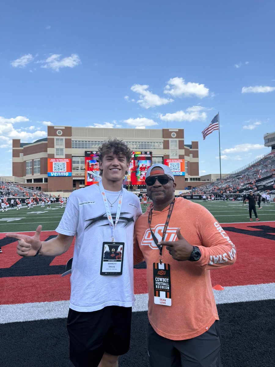 seanlove's tweet photo. Gameday in Stilly! Got to catch up with some of my teammates during the Cowboy Football Reunion. The “Orange” on top, @CowboyFB invited some of our @JonesLonghornFB skill players on unofficial visits! They will def look good in Orange! @d1DEREK11 @Kade53706267 @garritt_dav1s https://t.co/ZkE6R5yWoe