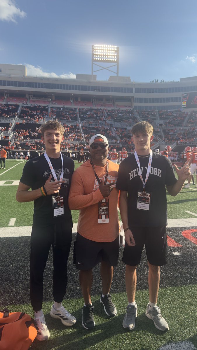 seanlove's tweet photo. Gameday in Stilly! Got to catch up with some of my teammates during the Cowboy Football Reunion. The “Orange” on top, @CowboyFB invited some of our @JonesLonghornFB skill players on unofficial visits! They will def look good in Orange! @d1DEREK11 @Kade53706267 @garritt_dav1s https://t.co/ZkE6R5yWoe