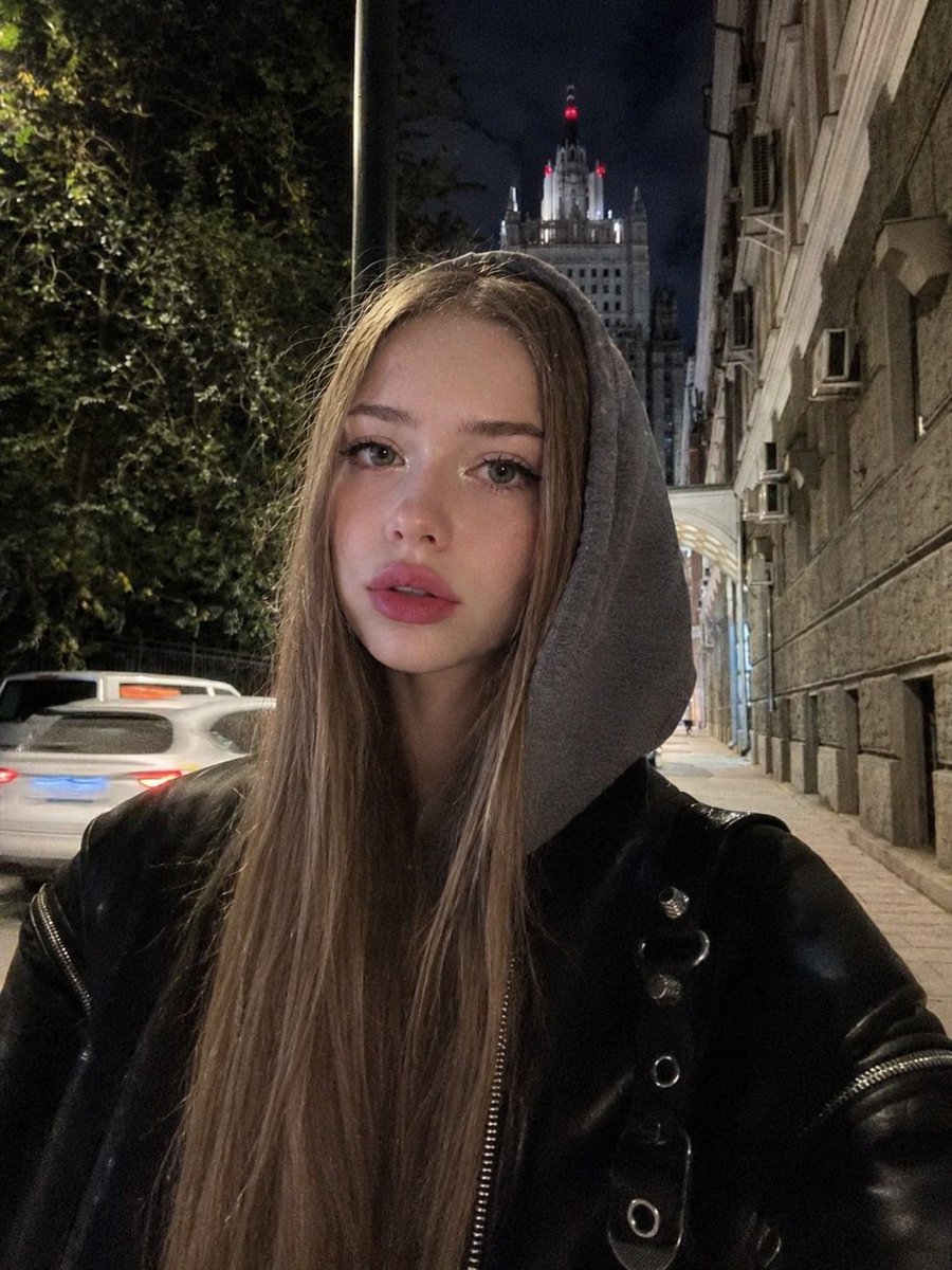 MilenaZarepydd's tweet photo. Lost in the city lights. 🤍 https://t.co/21Tu2fvYBn