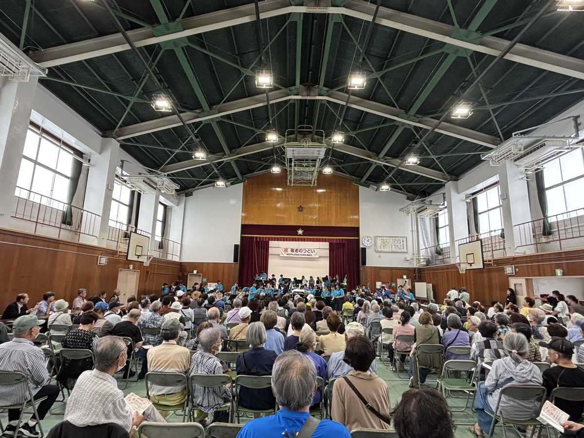 yamada_mast's tweet photo. 生瀬地区の敬老会に出席いたしました。長年、地域を支えてこられた皆様に心より感謝申し上げます。
式典では、#塩瀬中学校吹奏楽部 の皆様が素晴らしい演奏で花を添えてくださいました。さすが兵庫ナンバーワンの圧巻の音色に、会場からは大きな拍手が送られました。

#生瀬地区 #敬老の日　#西宮市 https://t.co/hbDlKtqLSW