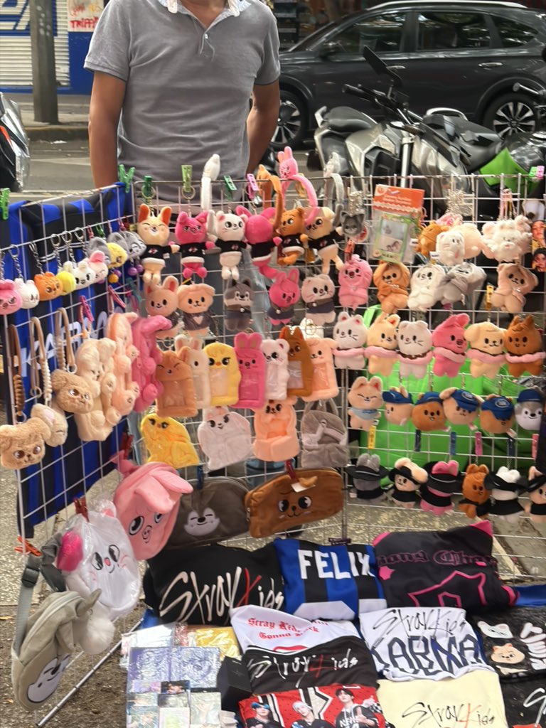 _lacinturadehan's tweet photo. Esta Popup si que tenía variedad 💅 https://t.co/uIeCtTl23e
