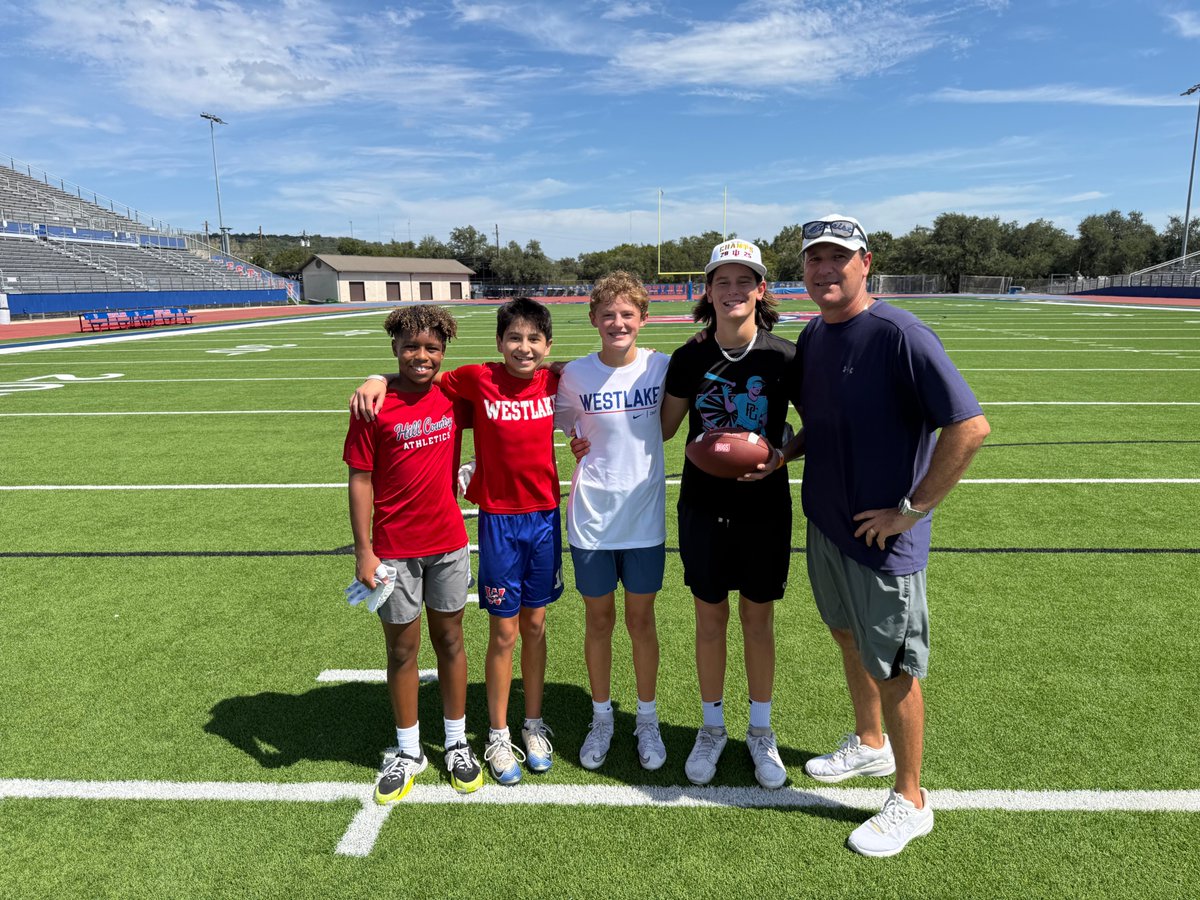 MarcelloM_2032's tweet photo. Sunday work with Coach @RTFord3 
Appreciate the coaching and the reps. 

Dutch, Alexander  and Tyler brought it today.
Grateful for the work.

@Westlake_Nation  @QBHitList  @Elite11  @CSAPrepStar  @prepstar360  @Prep2Play 

#ClassOf2032 #Grateful https://t.co/Kfi4ZSFagi
