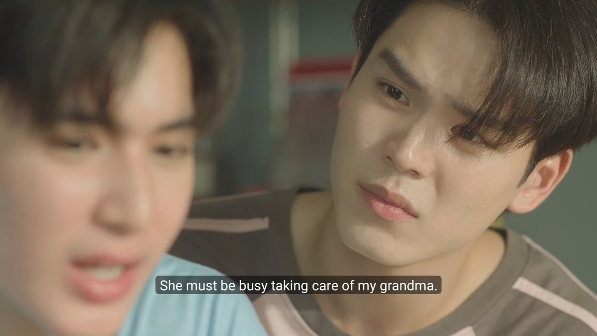 milkwithbiscuit's tweet photo. bay was feeling so hurt and rejected by his dad, YET still didn't want to bother his family bc he knew they were already taking care of his grandma.

it breaks my heart to think that if sun hadn't been there, bay would've had to face all of this alone

#MatchPointSeriesEP9 https://t.co/zmCpTKYCoe