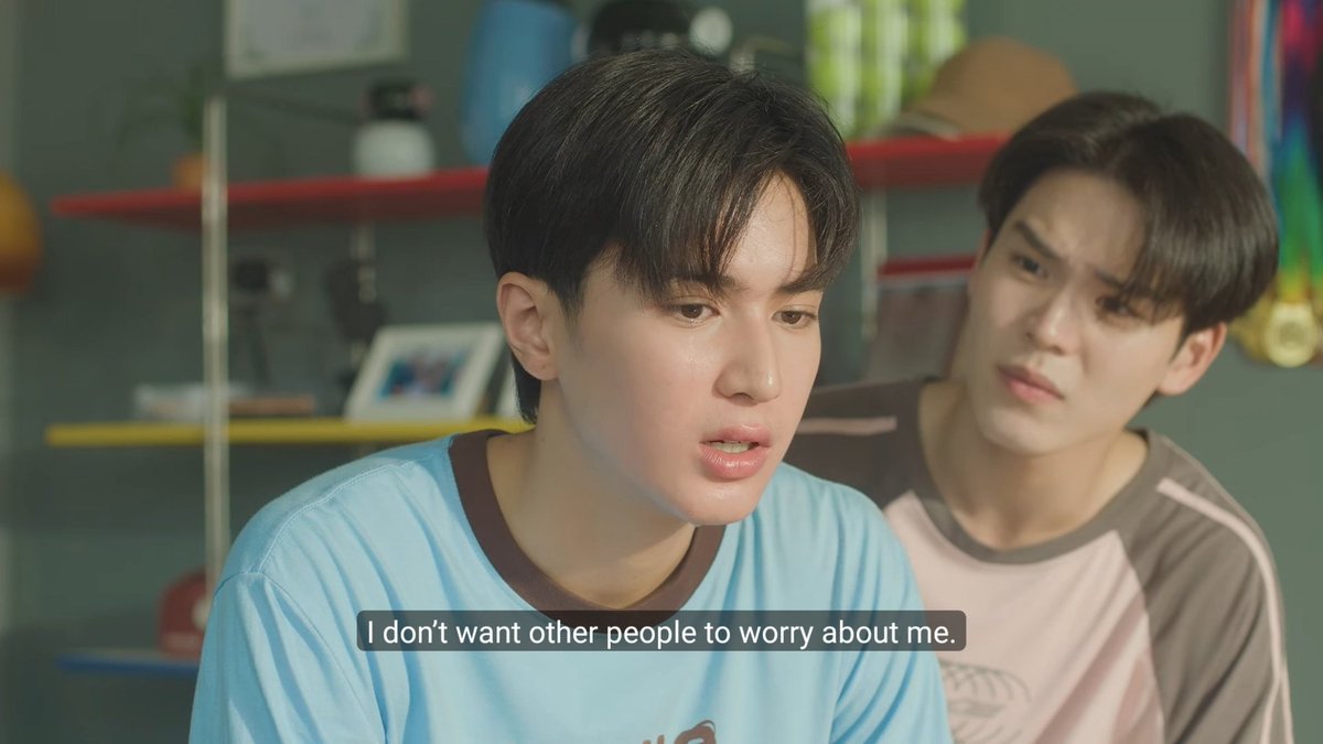 milkwithbiscuit's tweet photo. bay was feeling so hurt and rejected by his dad, YET still didn't want to bother his family bc he knew they were already taking care of his grandma.

it breaks my heart to think that if sun hadn't been there, bay would've had to face all of this alone

#MatchPointSeriesEP9 https://t.co/zmCpTKYCoe