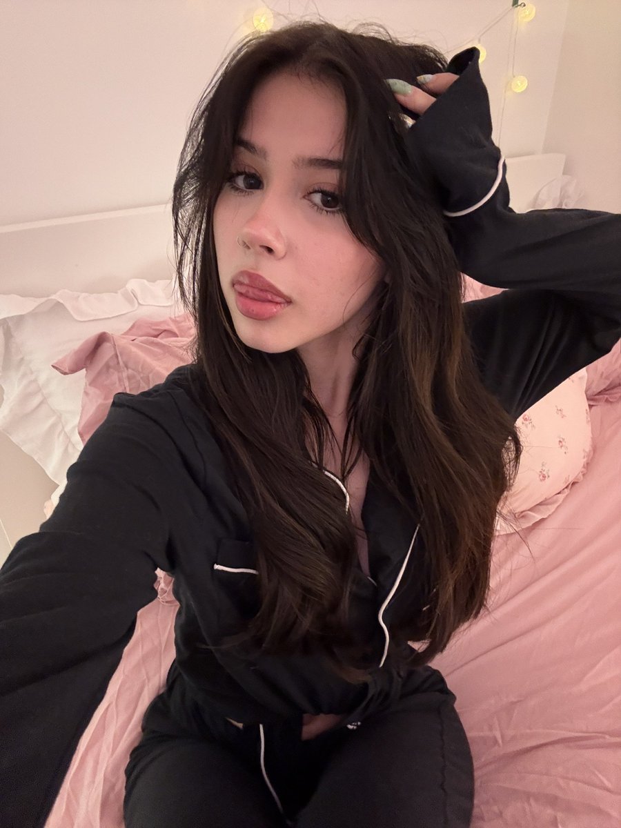 yesdk01's tweet photo. @BattleQueen1313  irls  she got destroyed so bad 🤣😵‍💫 https://t.co/F8NtwjiZKa