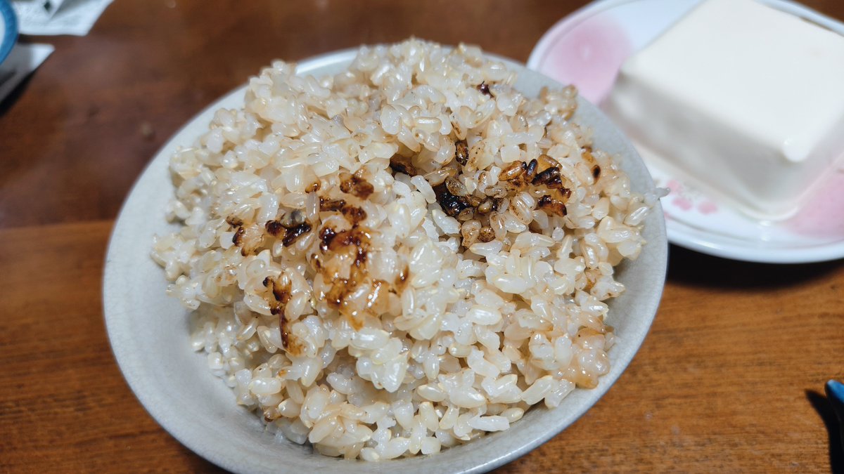 jumpinghighkk's tweet photo. おはようございます。
今日はチートデイ
朝御飯
アルトバイエルン、冷奴
千葉県産コシヒカリと秋田県産あきたこまちの玄米土鍋ご飯
しじみのお吸い物 https://t.co/zh1o0dtFIV