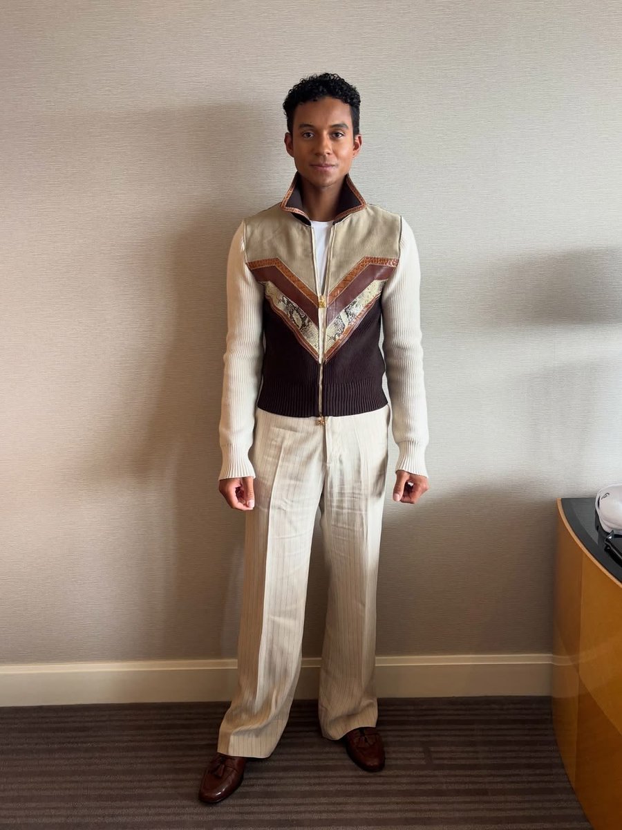 barneswlson's tweet photo. i know when i see that jaafar jackson one foot out pose https://t.co/PNMfG9R6OH