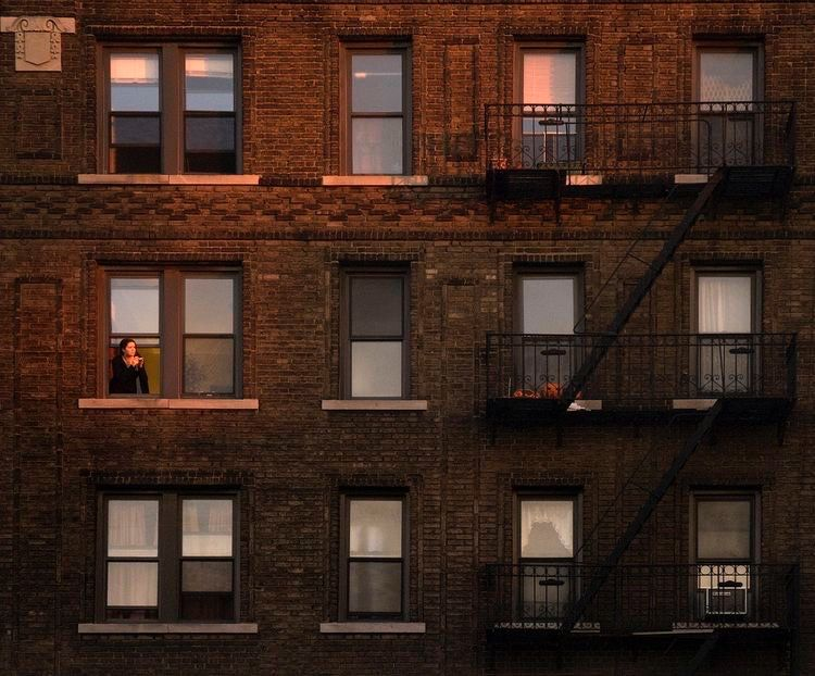 cecipeacy3's tweet photo. imagine byler being neighbors in their apartment complex in nyc and will sitting out on the fire escape drawing and listening to music on his walkman while mike is sitting in his windowsill in his bedroom just looking down at the street and people watching and+ https://t.co/VgQYt4O2Wr