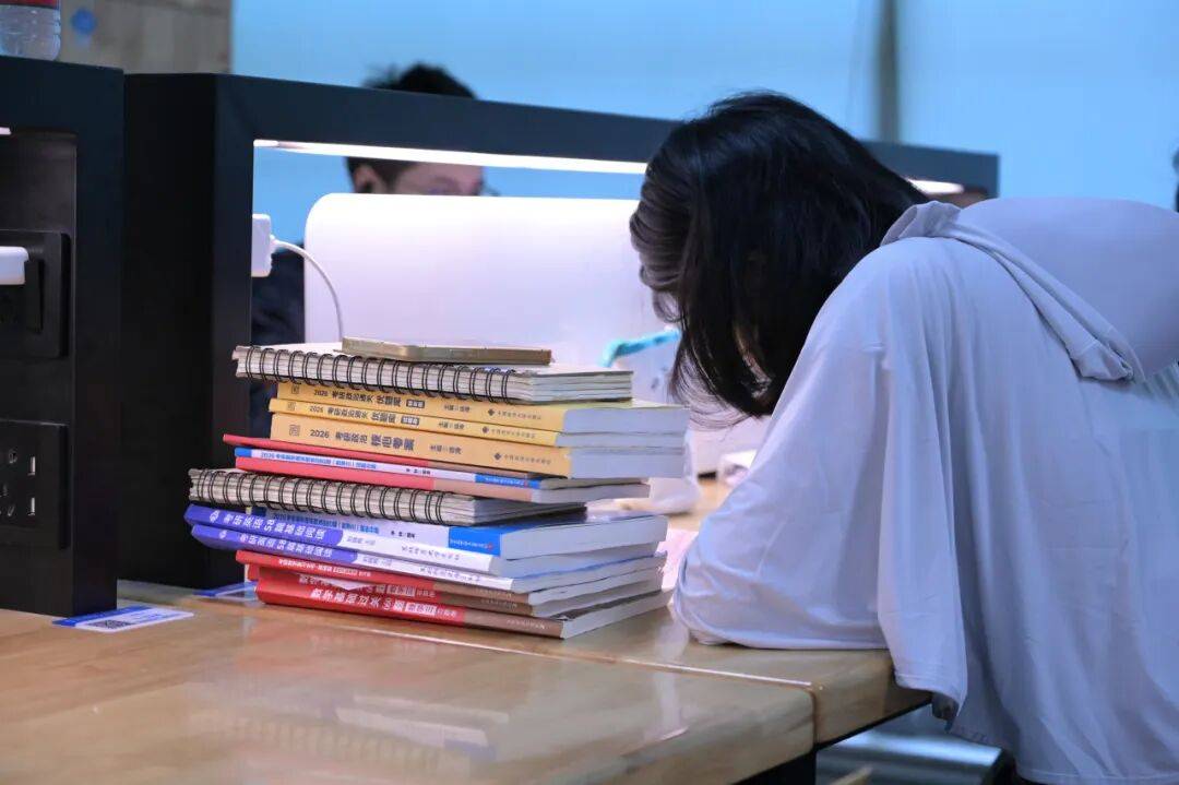 QolbyFariza's tweet photo. Just got my CFA Level 1 result — finally checked off a huge career goal after months of late nights. Grateful for all the study support! https://t.co/Fmmw7OkTvG