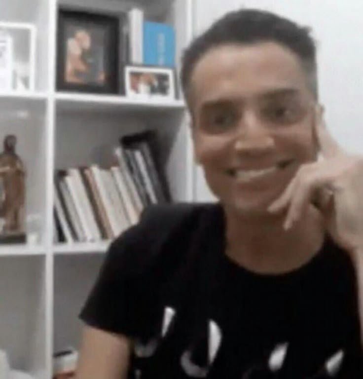 shy_kittyy's tweet photo. Comecei do zero o slot do felipe ne, e é a primeira vez que eu escolho "pc" no lugar do "console".

A garota que tava no discord comemorando que tinha entrado outra garota na call (que no caso era a lacete) e ela não ia ser mais a unica ali, era a barbara?

#entrelaçoseamassos https://t.co/aM6BctRLin