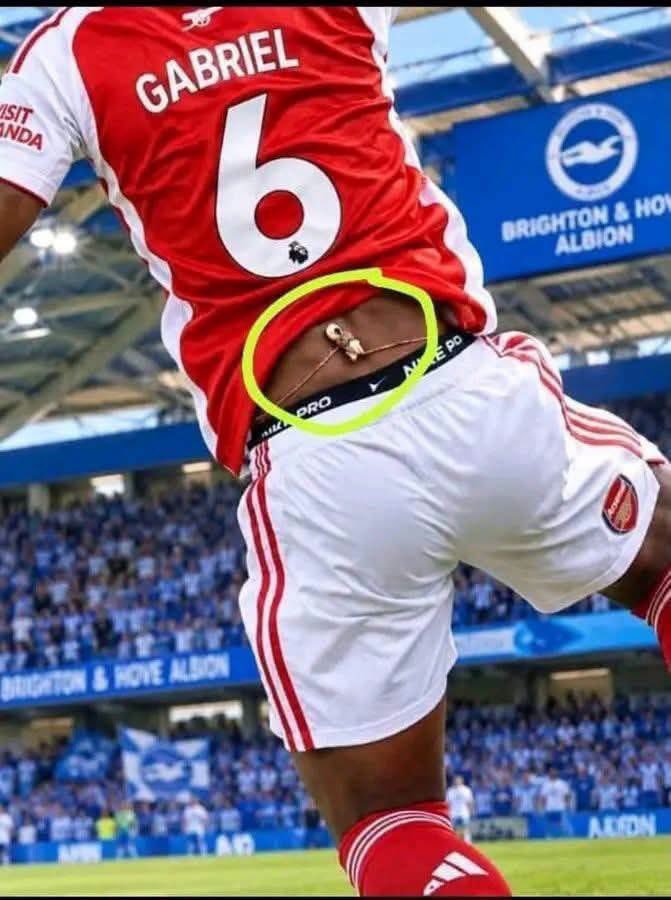soundmindUTD's tweet photo. 🔵⚪BREAKING: Gabriel was spotted wearing a voodoo against Brighton🤔 https://t.co/TtirdndpyH