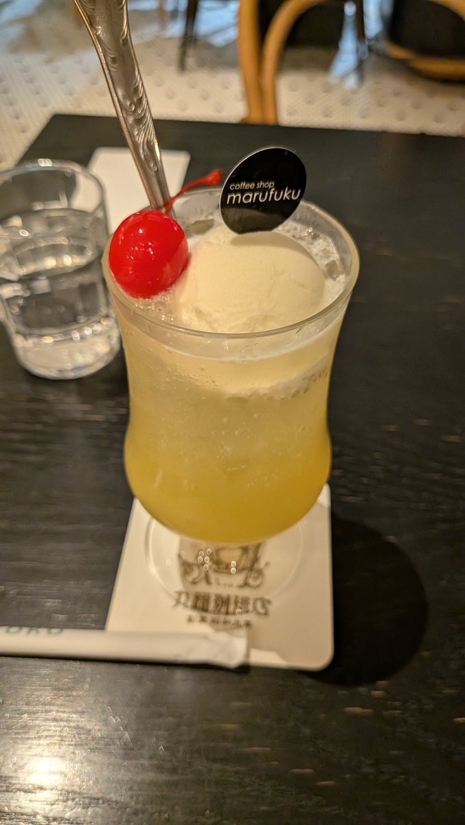 karpatrinity's tweet photo. 新川崎がbeni-shogaにスカウター(スカウト)されてる時に仁菜が飲んでたもの！ https://t.co/THptz1igdh