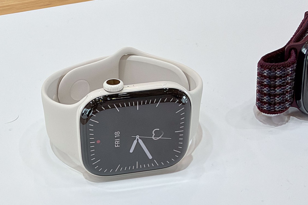 avwatch's tweet photo. iPhone Duoの実機をチェック。各所から感じるこだわり【西田宗千佳のRandomTracking】 https://t.co/LkwLtg9ndW https://t.co/2eHNPZmIwp