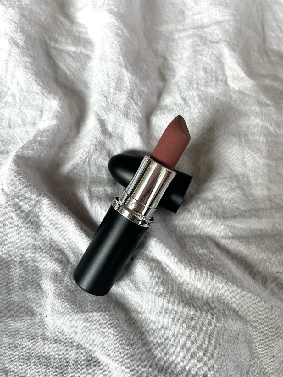 fatyn_shaa's tweet photo. To all perempuan cantik…
Kalau u nk invest high-end lipstick yg mmg cantik , please go for MAC !!!
shades mmg masuk dgn semua skin tone. 

No wonder lah hype dia real, girls 😭￼ https://t.co/aTQiSW50za