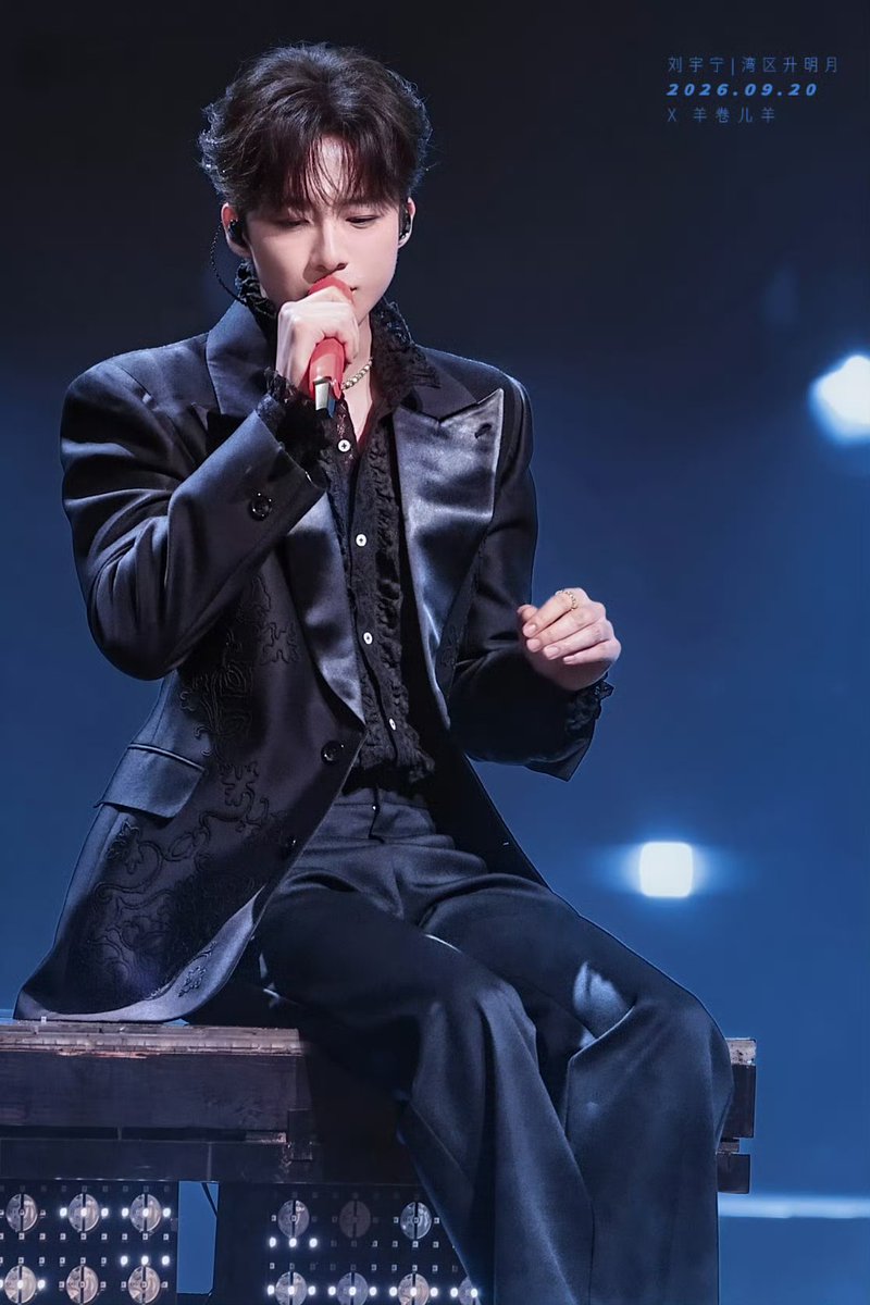 yuningnose's tweet photo. I want to kidnap him https://t.co/iCUmMS92dv