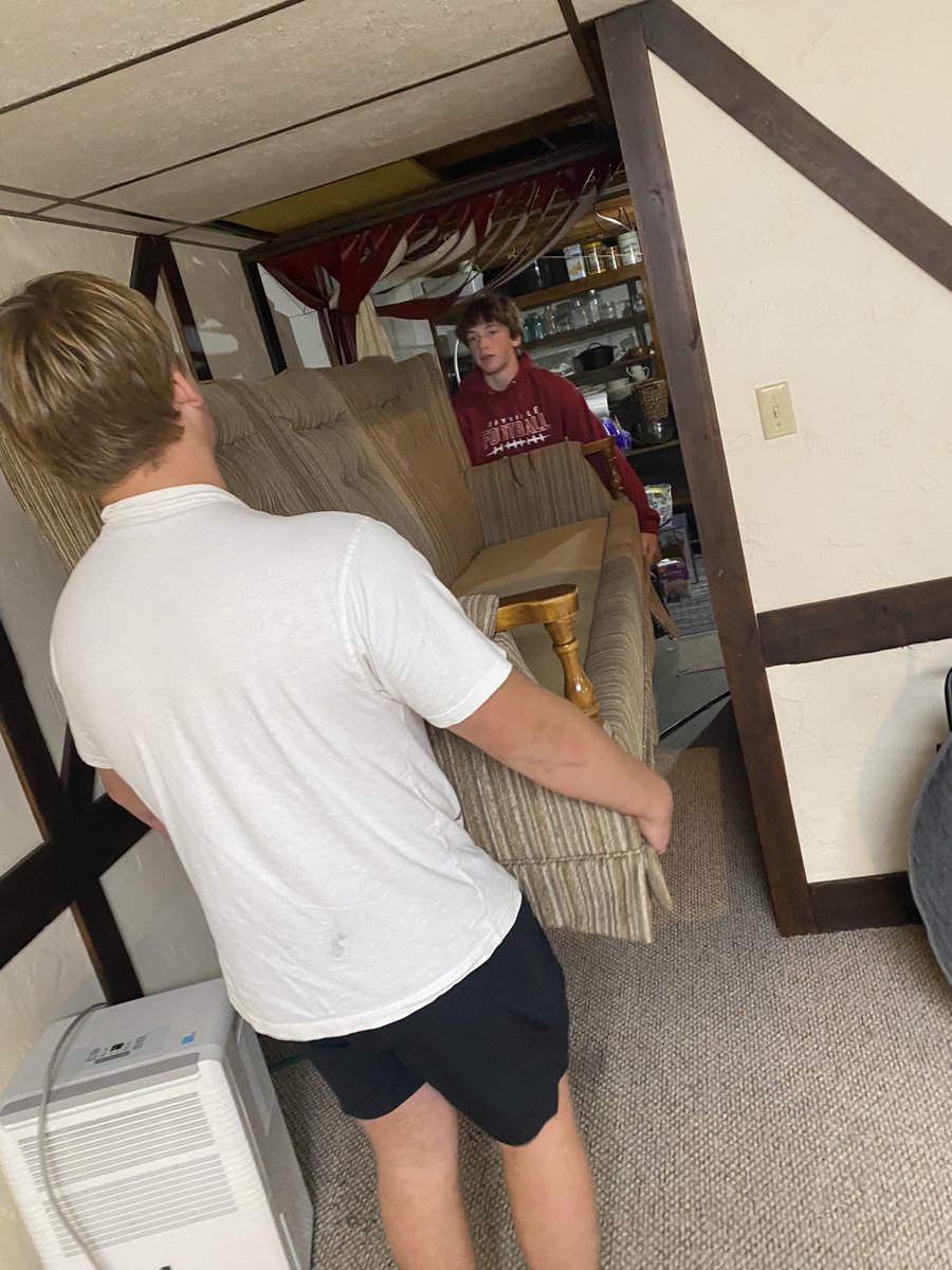 SaraDeckerepcf's tweet photo. When a community member needs a couch moved... There's always a Cardinal to help! #CardinalStrong 

#FN5GL #Entry https://t.co/dOx97xcrVV