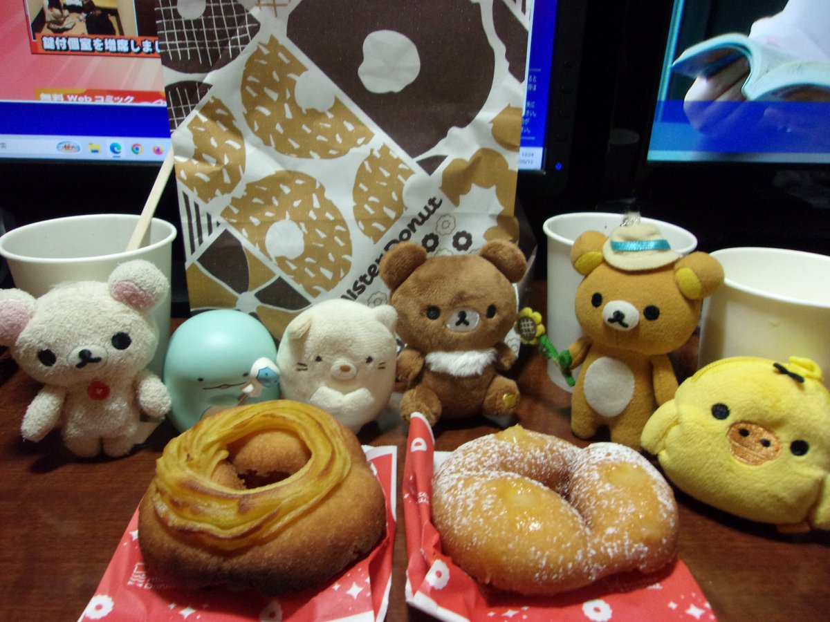 dollondodom's tweet photo. スイーツま🐻🐻154話🍩カフェを語る🍩🍁秋の　＃ミスド　🍩と言えば「🍠さつま芋ド🍩」です。🐻リラすみ🐧達も連日の「🍩食レポ祭」です。色々な種類の🍠ドがありますね。🐻＆😸はお持ち帰り用もちゃっかりGETです。 https://t.co/JSpdzfYxPi
