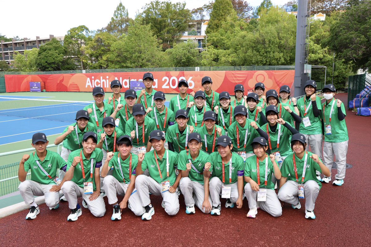 softtennis_mag's tweet photo. 🏆名古��アジア競技大会🏆
国別対抗の熱戦から一夜明け本日はミックスダブルスが行われます！

高校生サポーターとして地元・愛知県の高校生が大活躍！
ボールパーソンやコート整備など補助員として大会を力強く支えています🔥

今日もみんな爽やかな笑顔でした！ https://t.co/HRTHS872my