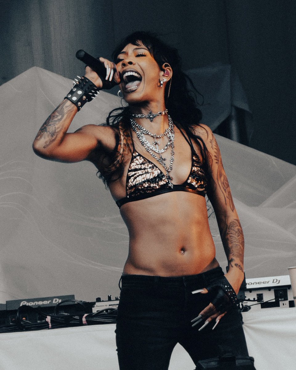 hourlyriconasty's tweet photo. Rico Nasty performing in Queens, New York! #THWS https://t.co/VkkKMlpdCw