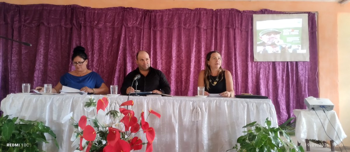 Mairelis_1981's tweet photo. Propuesta del campesino Marcelino Guedes de como ser un mejor productor de leche y cultivos varios, en la Asamblea del Poder  Popular en #Baguanos, siempre guiado por las enseñanzas de #FidelCastroRuz https://t.co/LvwhJJgvY4