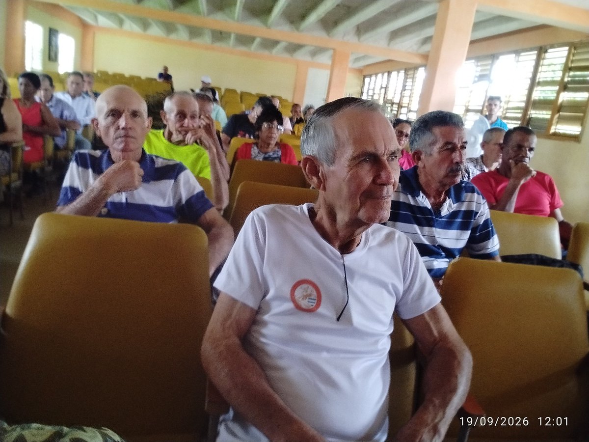 Mairelis_1981's tweet photo. Propuesta del campesino Marcelino Guedes de como ser un mejor productor de leche y cultivos varios, en la Asamblea del Poder  Popular en #Baguanos, siempre guiado por las enseñanzas de #FidelCastroRuz https://t.co/LvwhJJgvY4