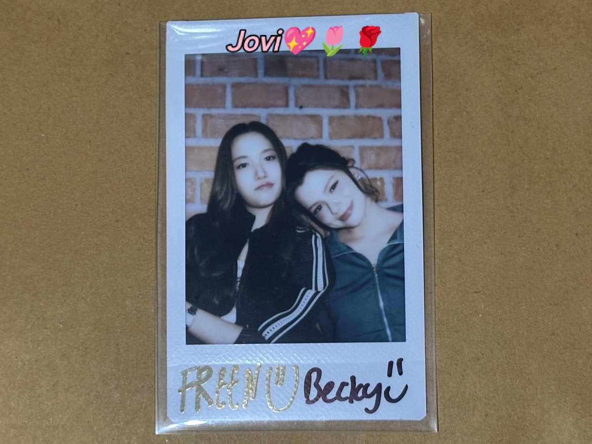 JFb080812099106's tweet photo. This is the first time mami get the grab event’s poloraid, this is damn cute na🫠🥹Love it so so much💖🌷🌹

#ฟรีนเบค #FreenBecky‌ 
#GrabFoodถูกกว่าชัวร์xฟรีนเบคกี้ https://t.co/dh1n0vDY4L
