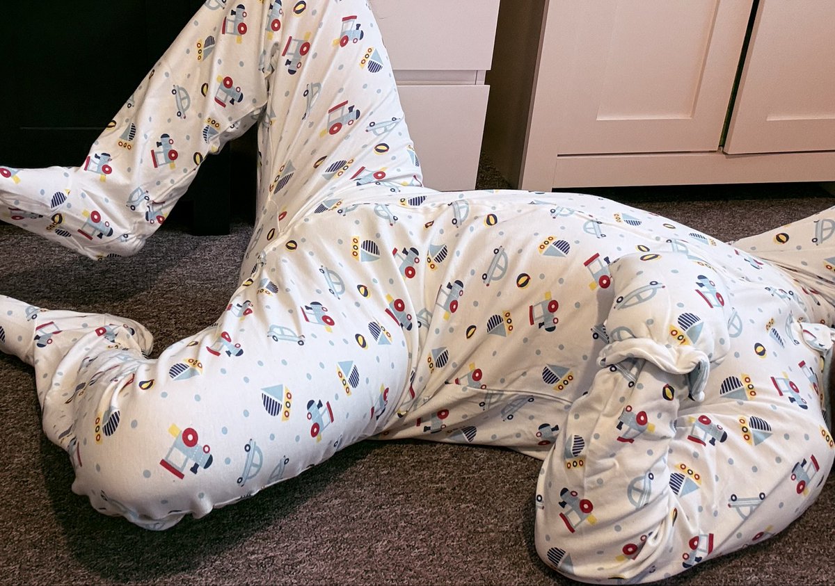 LittleStrange03's tweet photo. In a fresh diaper, changed into my adorable pjs, brushed my teefsโฆ Iโm ready for my bedtime story! Whoโs gunna read me to sleep? Iโll snuggle up real close ๐ซ ๐๐ฅฐ
Outfit- @DiaperU_abdl
#Abdl #diaper #cgl #ddlb #mdlb #abdlbabyboy #little #littlespace
#abdldiaper #diaperbutt https://t.co/BYPICCFZ2P