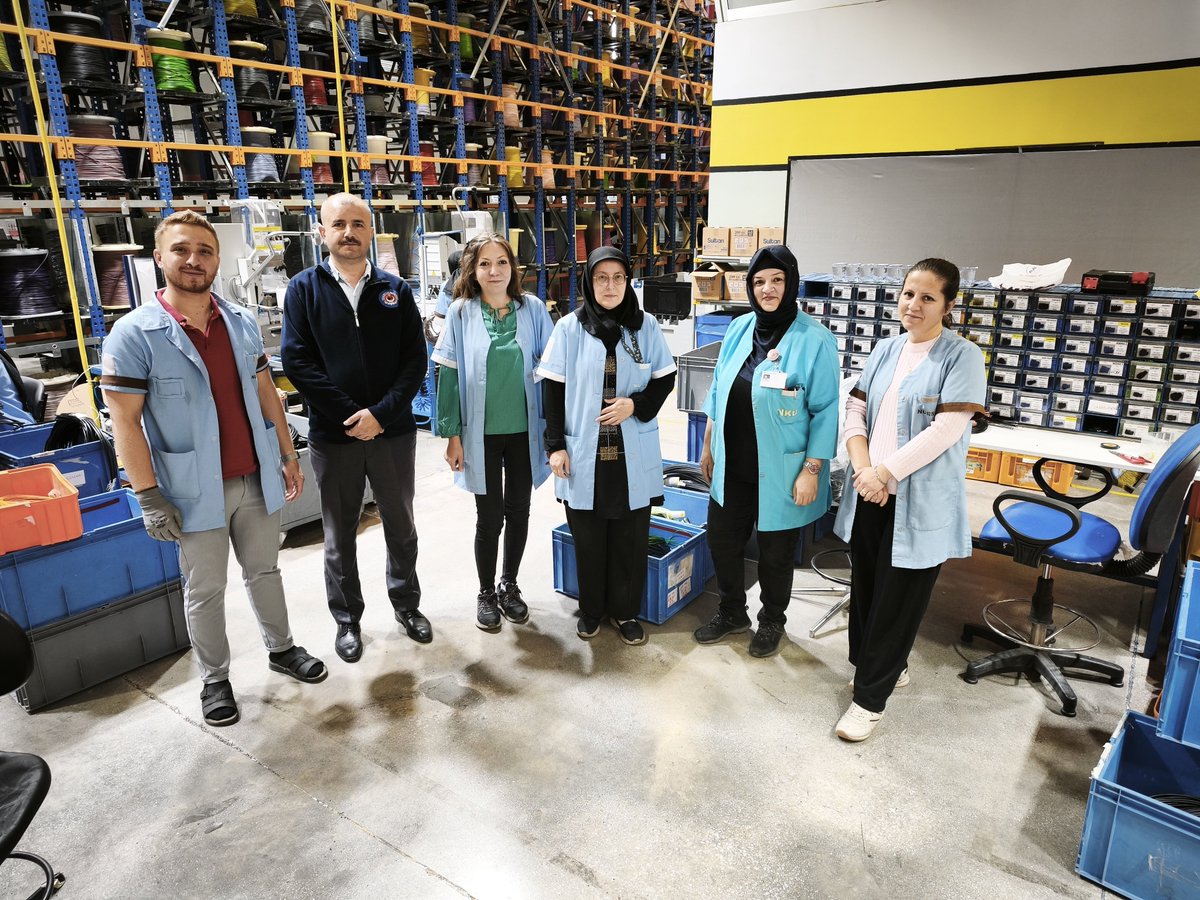 HalilDAAAN4's tweet photo. HAFTA BAŞI İŞYERİ GEZİSİ... 

Türk Metal Sendikası Kütahya Şubemize Bağlı Nursan Kablo Donanımları NKD3 lokasyonunda 00:00 08:00 vardiyasında çalışan arkadaşlarımızı tezgahları başında ziyaret ederek, hayırlı haftalar, hayırlı işler dileklerimizi ilettik... https://t.co/OtOnyjVRPb
