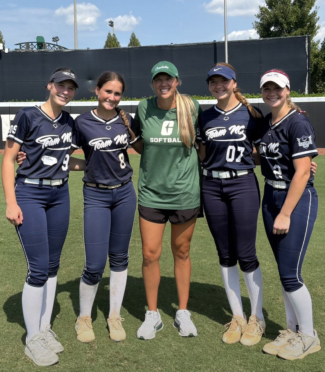 Piper_Nichols_7's tweet photo. First time @CharlotteSB camp was a blast! Got to compete against some top talent and get some quality live reps in.  Thanks @cbreault12 @JakeCombs_ @alyssa_bilodeau and the CLT players for putting on a great camp! The facilities are 🔥🔥🔥!  

Also got to compete with my @teamnctaylor girls @laneyrtucker2 @AbbyBrooks2029 and @CamKingsley2029.