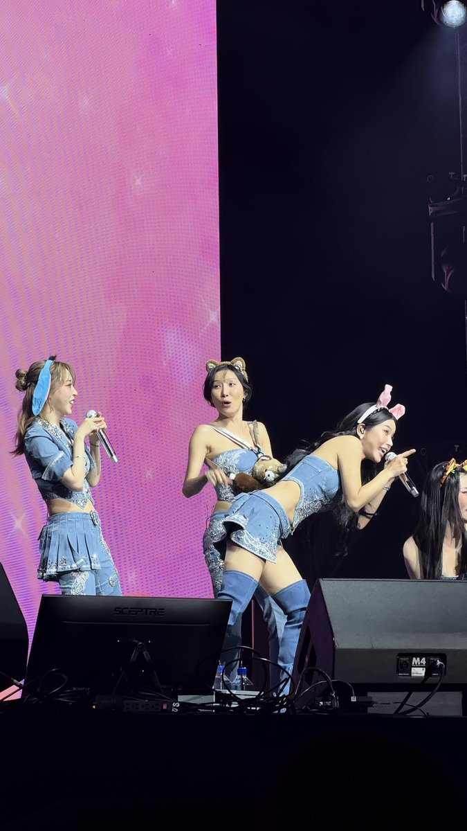 rikab619's tweet photo. 2026 pt. 1 🥹

#MAMAMOO #마마무 #MAMAMOO2026
#MAMAMOO_2026_US_TOUR
#MAMAMOO_2026_WORLD_TOUR
#4WARD #MAMAMOOinLA https://t.co/HU34qeTDTK