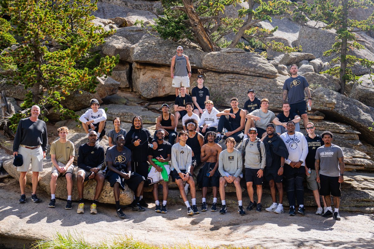 CUBuffsMBB's tweet photo. exploring our great state ☀️

#GoBuffs | #ColoradoBuilt https://t.co/Eid3l4maly