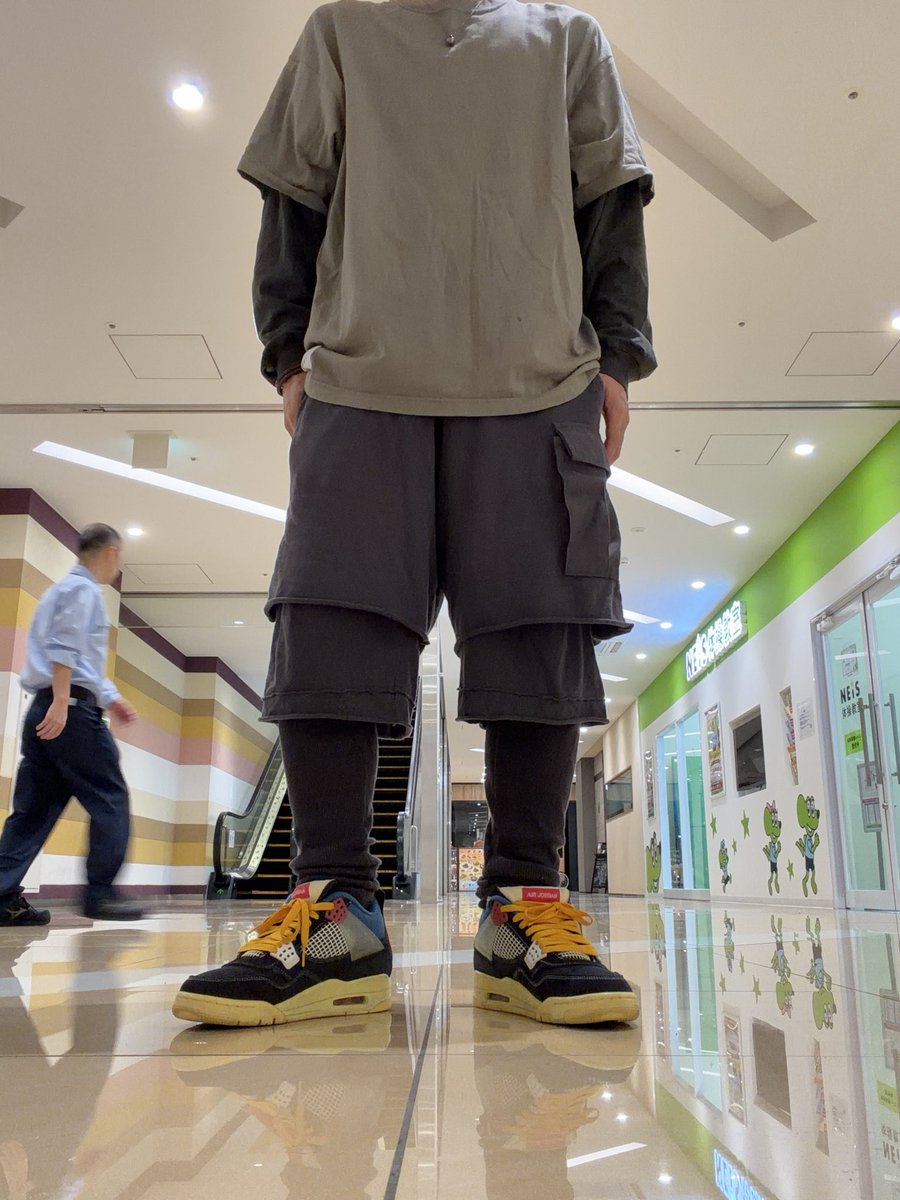 takahiroiyama's tweet photo. おはようございます🌀
今日は台風なのでサクッと稼働して帰りたいものです。
皆さんお気をつけてお過ごしください🌪️
Union aj4で👍
#スニーカー好きな人と繋がりたい
#ファッション好きな人と繋がりたい
#Union 
#wtaps 
#aj4 https://t.co/ciQBKkpcnu