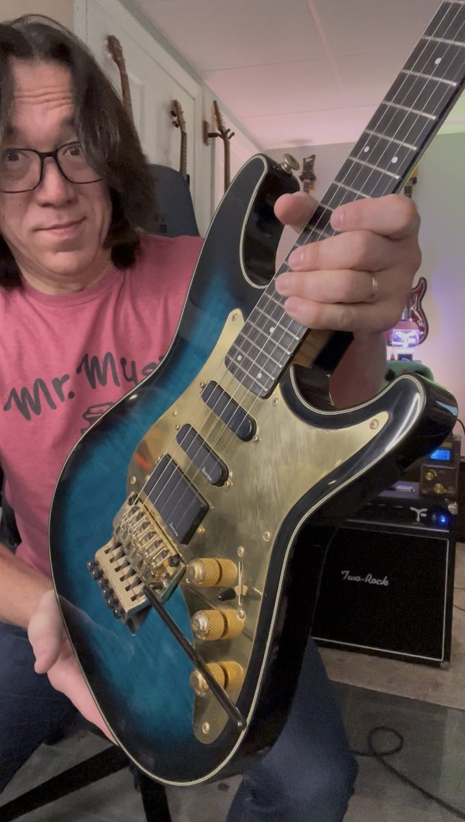 TomoJustFunky's tweet photo. I used to play this @ibanezofficial @IbanezJapan around 1988-90 when I was a Berklee student. It’s very versatile guitar! You can hear that clean tone and overdriven tone with @toshikazukitada CHC13 Chloroform Overdrive Distortion pedal.
#ibanezjapan #ibanezguitars #dyuke1 https://t.co/uBpLi7Lblm