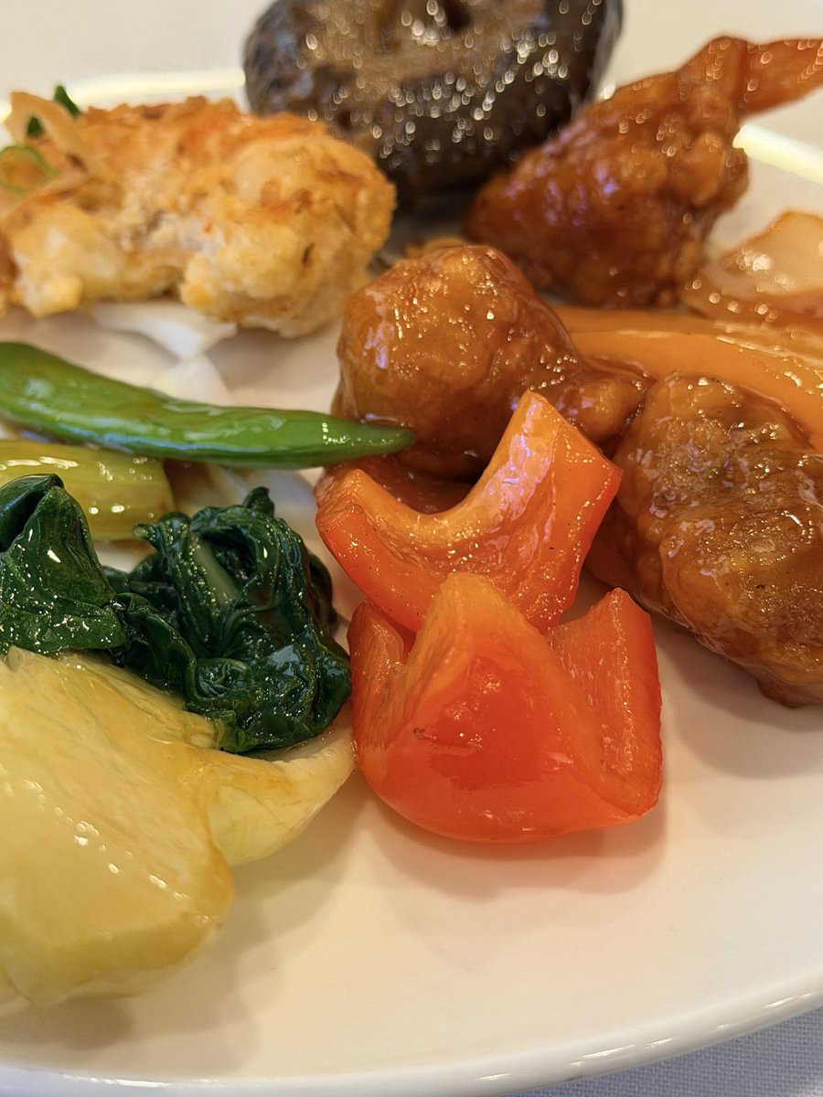 lorene1voice's tweet photo. I love Pineapple Sweet &amp; Sour Pork with tender crisp veggies. Spring rolls are crunchy with a tasty amount of filling.  House Special chow mein with scallops was delish. Mango pudding for dessert was perfect to end the meal. Thank you #PinkPearl #Vancouver #YVREats #ChineseFood https://t.co/4J98X1SD4t