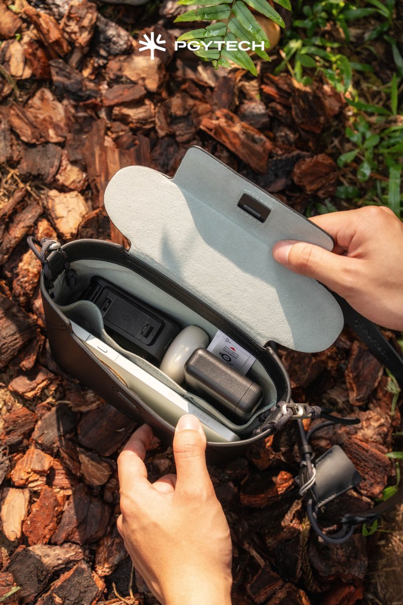 PGYTECH_global's tweet photo. ๐พOneGo Classic Crossbody Mobile Bag โ retro look, modern function. Magnetic quick-open for one-handed access. Designed to hold your phone, compact camera, or daily must-haves. Nothing more, nothing less.
๐ธ: @Y.Chan
#PGYTECH #MakeCreationEasier #OneGoClassic #MobileBag https://t.co/PXGWv0PIIK